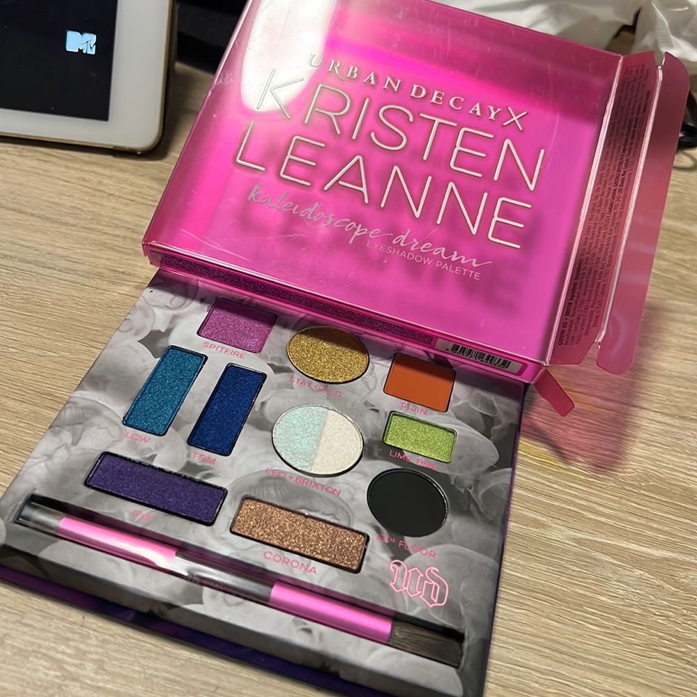 UD X Kristen Leanne Eyeshadow Palette